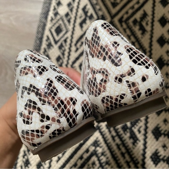 Vionic Minna Leopard Ballet Flats - Picture 2 of 7